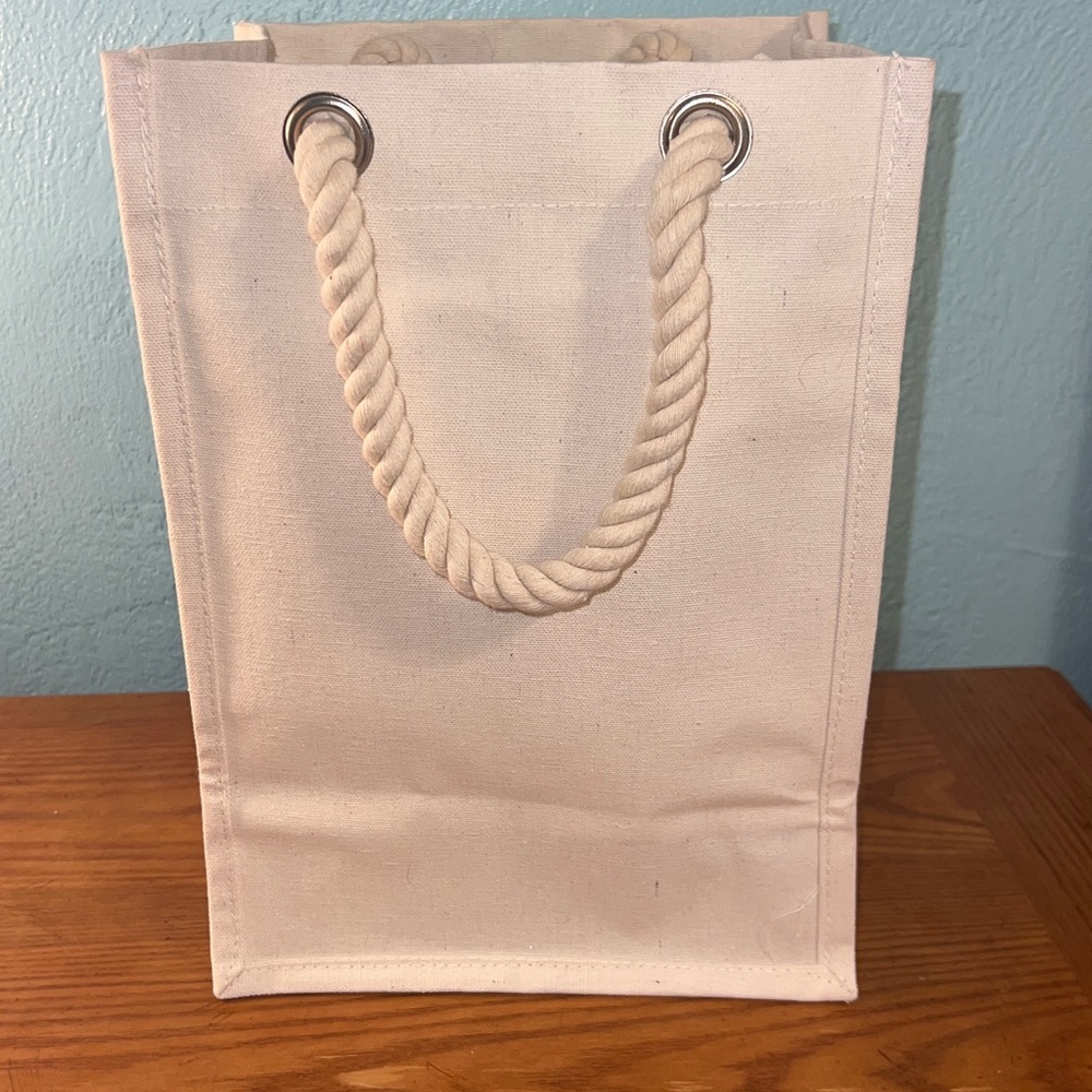 Cream colored canvas reusable bag, “Gather and give Thanks” written on side NWT - Picture 6 of 13